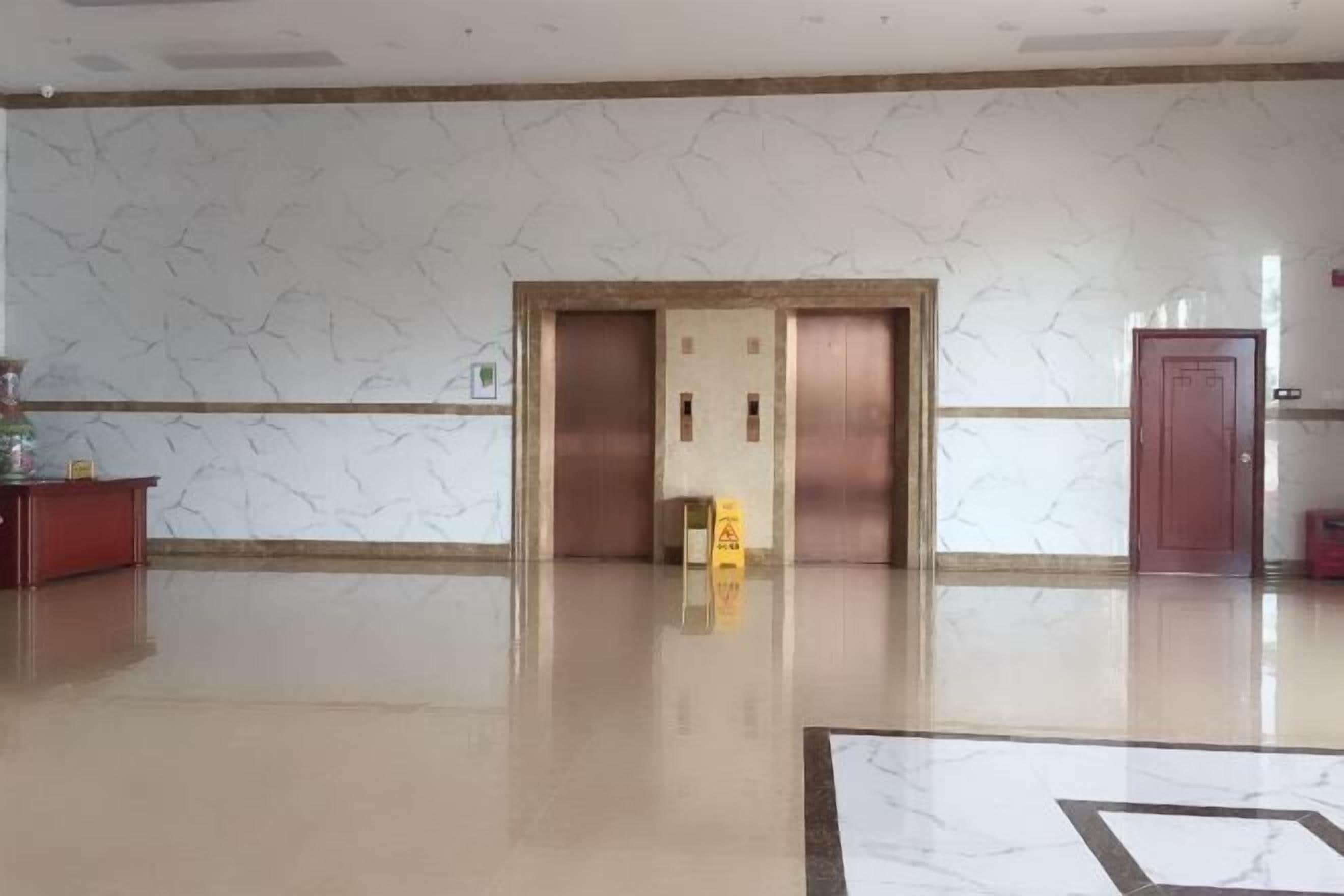 المنشأة من الداخل