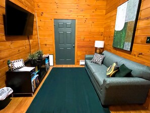 Smart TV, fireplace, DVD player, stereo