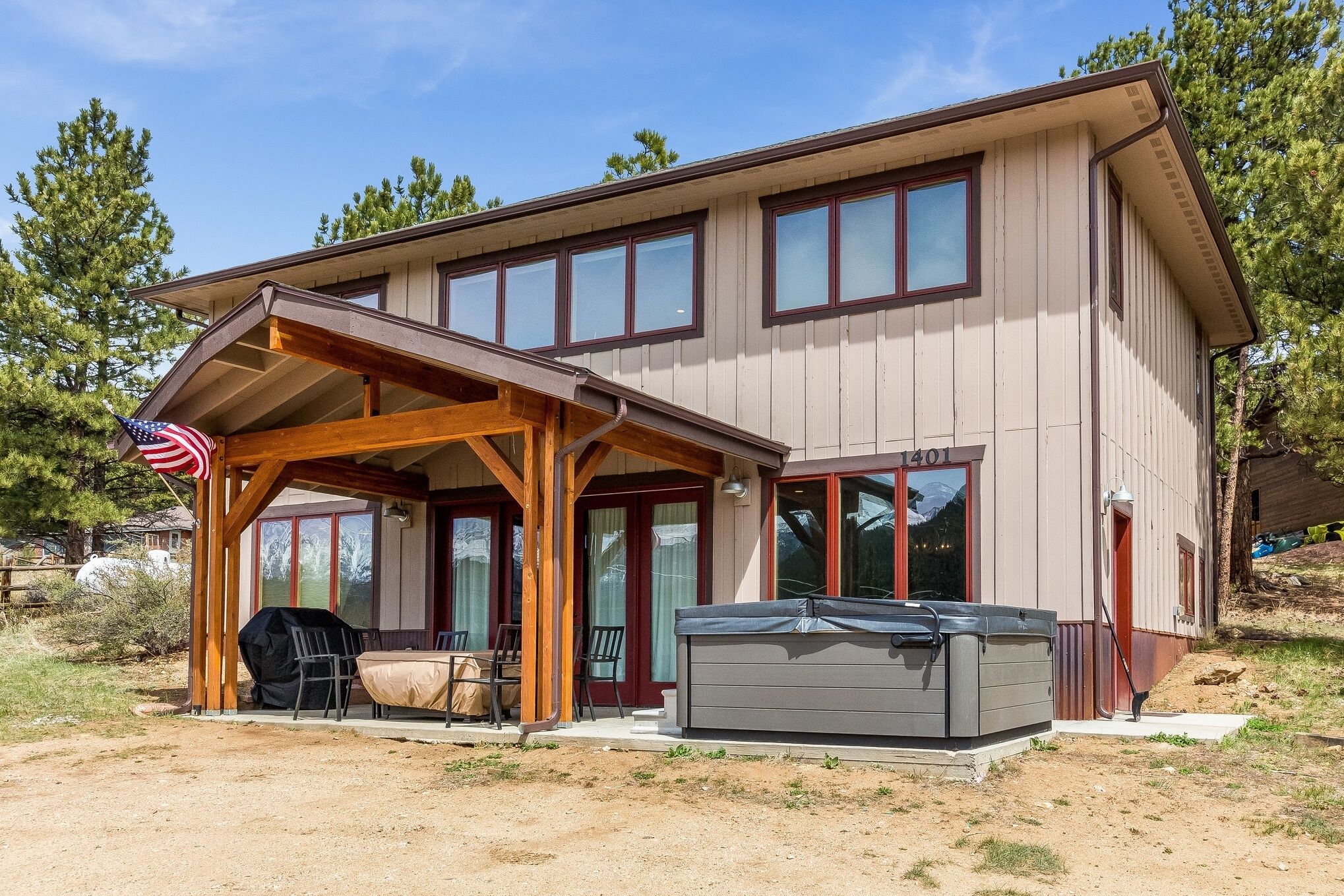 House, 3 Bedrooms | Outdoor spa tub