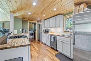 Fridge, microwave, oven, stovetop - Private 2-Acre Country Escape + Spa | 3BR Near Town (Josephine County)