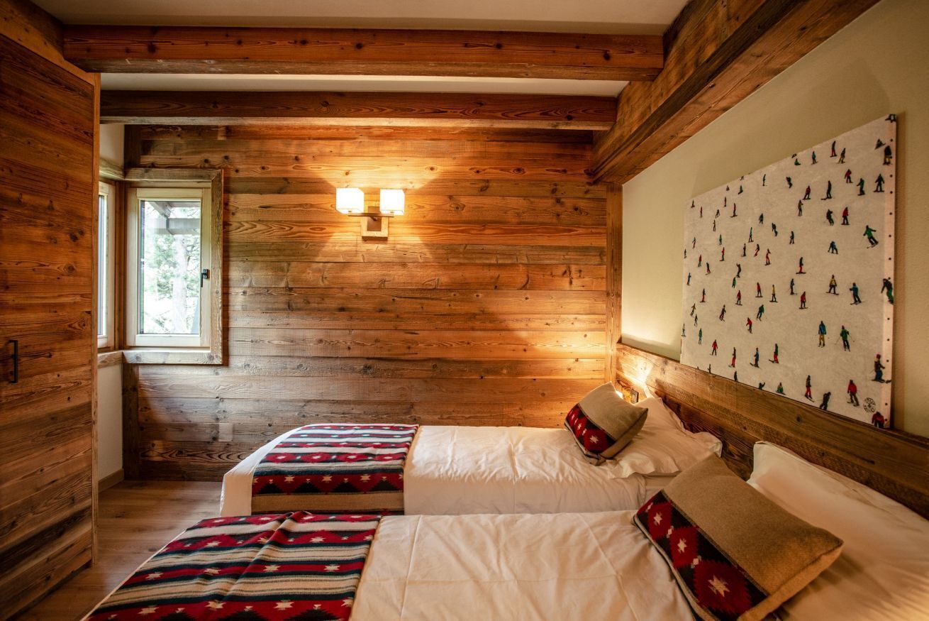 8 habitaciones, tabla de planchar con plancha, wifi y ropa de cama 
