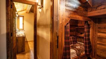 8 habitaciones, tabla de planchar con plancha, wifi y ropa de cama