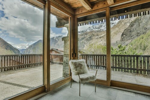 Chalet Seventy One - Luxury Ski Chalet for large groups italian Matterhorn side