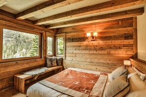 8 bedrooms, iron/ironing board, WiFi, bed sheets - Chalet Seventy One - Luxury Ski Chalet for large groups italian Matterhorn side (Valtrournenche)