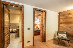8 bedrooms, iron/ironing board, WiFi, bed sheets