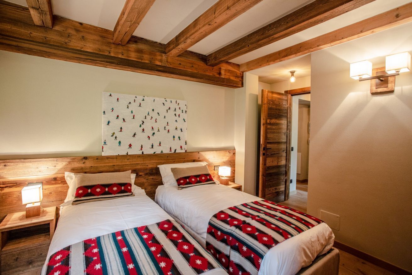 8 chambres, fer et planche à repasser, Wi-Fi, draps fournis