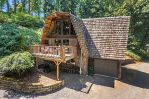 Exterior - Fairview Cabin: 3bed/3.5ba Chalet in Wine Country! (Dundee)