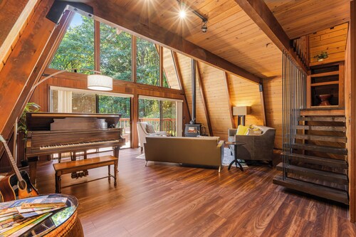 Fairview Cabin: 3bed/3.5ba Chalet in Wine Country!