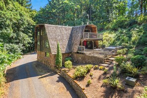 Exterior - Fairview Cabin: 3bed/3.5ba Chalet in Wine Country! (Dundee)
