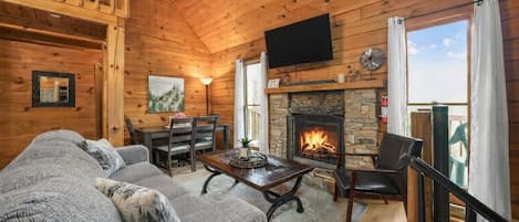 Smart-TV, Kamin, Videospiele