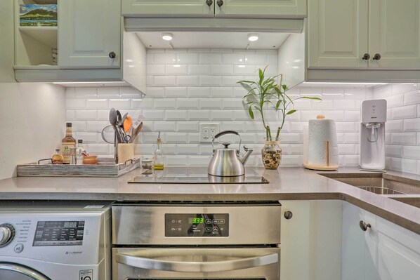 Fridge, stovetop, coffee/tea maker, toaster
