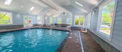 Piscine intérieure, piscine extérieure