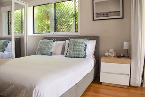 4 bedrooms, iron/ironing board, free WiFi, bed sheets