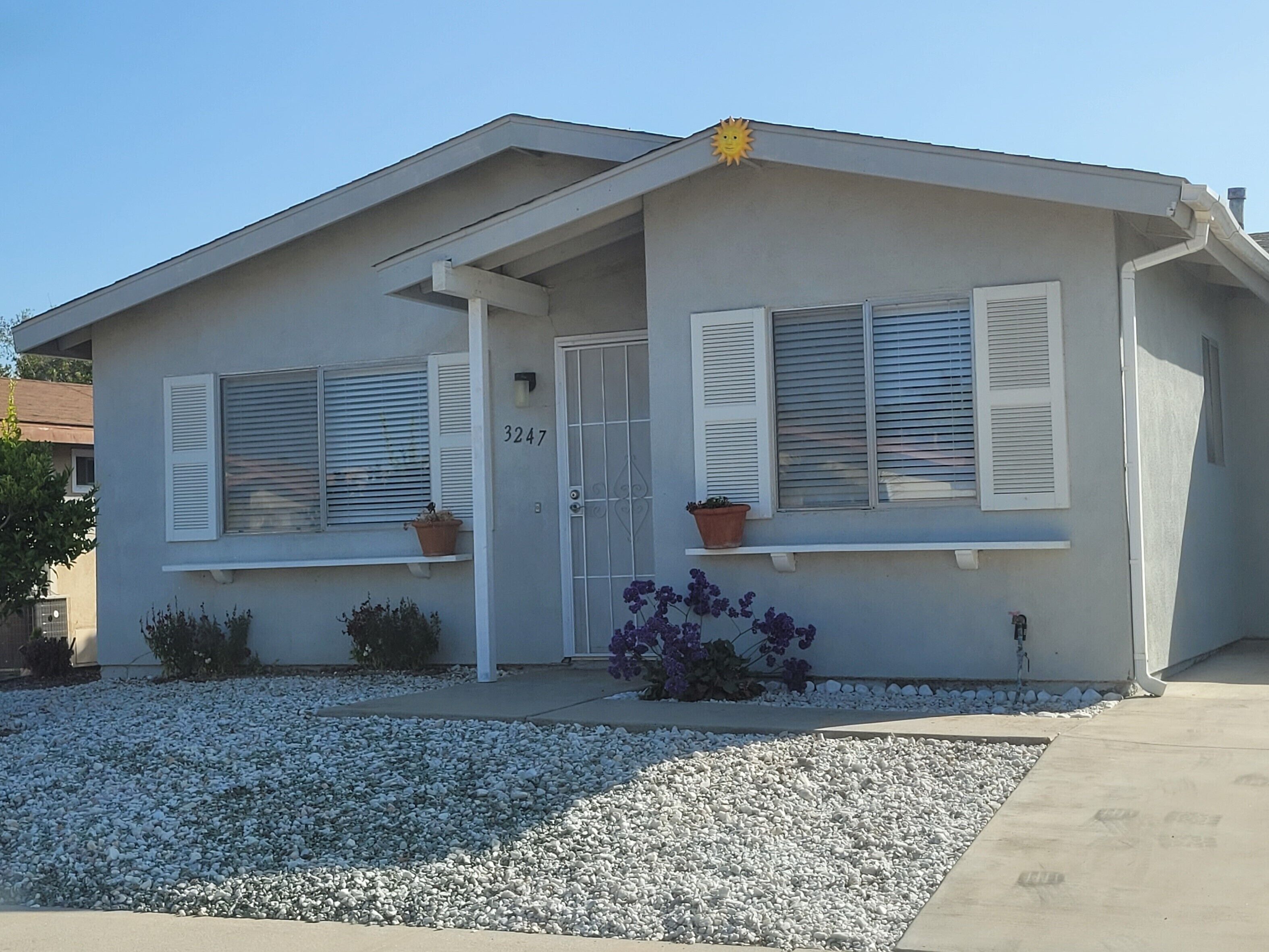 Oceanside Carlsbad border 55+  AC, near shopping, restaurants, ~ 5 mi to beaches
