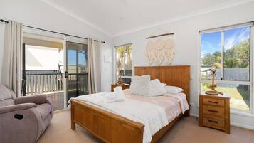 Wattlebird Cottages | 3 bedrooms, bed sheets