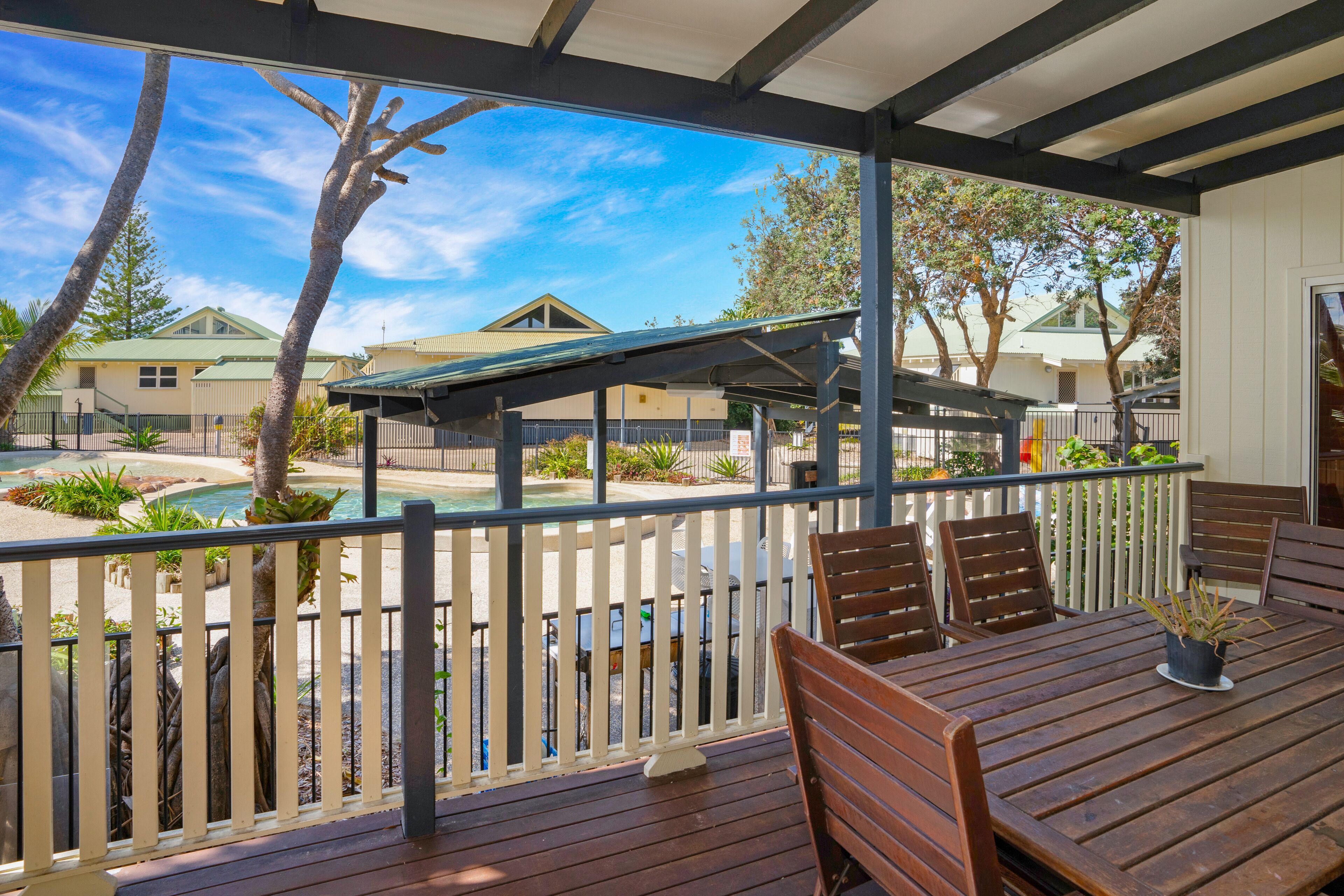 Poolside Villa | Terrace/patio