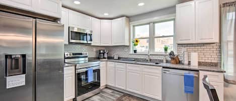 Fridge, microwave, stovetop, dishwasher