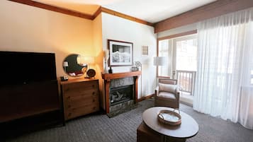 Smart TV, fireplace