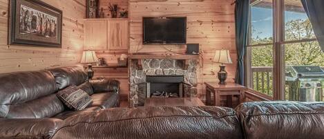 Una televisión, una chimenea, una oficina