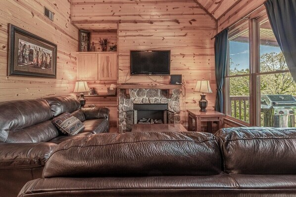 TV, fireplace, offices