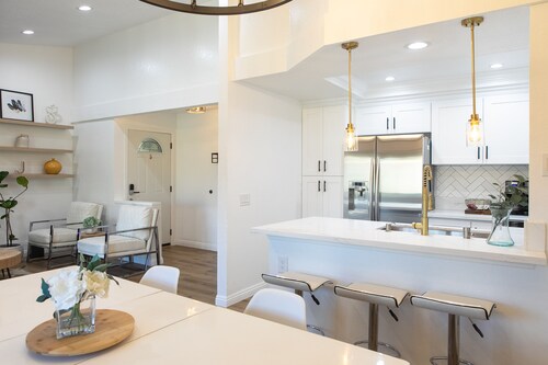 25% Off 28+Days +CentralOC+Safe and Peaceful Area+Beaches+Dog Friendly+Remodeled