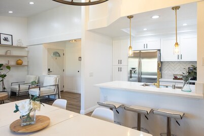 25% Off 28+Days +CentralOC+Safe and Peaceful Area+Beaches+Dog Friendly+Remodeled