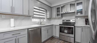 4 + 1 bedrooms 4 baths Entire Home in Mississauga