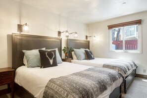 4 soverom, strykejern/-brett, reiseseng for barn og wi-fi (inkludert)