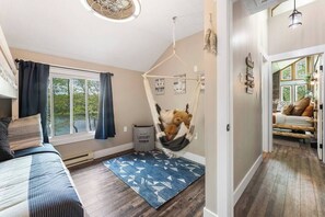 4 bedrooms, desk, iron/ironing board, travel cot