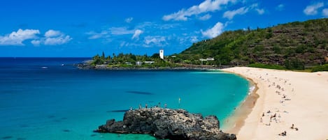 Una spiaggia nelle vicinanze