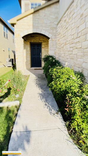 المنطقة المحيطة بالمنشأة