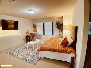 4 slaapkamers, een bureau, een strijkplank/strijkijzer, gratis wifi