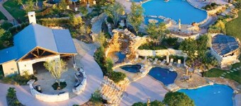 Serenity At The Wooded Bliss Cabin of Lake Travis