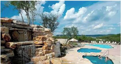 Luxury Awaits At The Wooded Bliss Cabin of Lake Travis