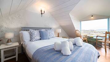 3 bedrooms, desk, iron/ironing board, WiFi