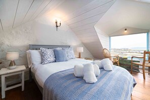 3 bedrooms, desk, iron/ironing board, WiFi