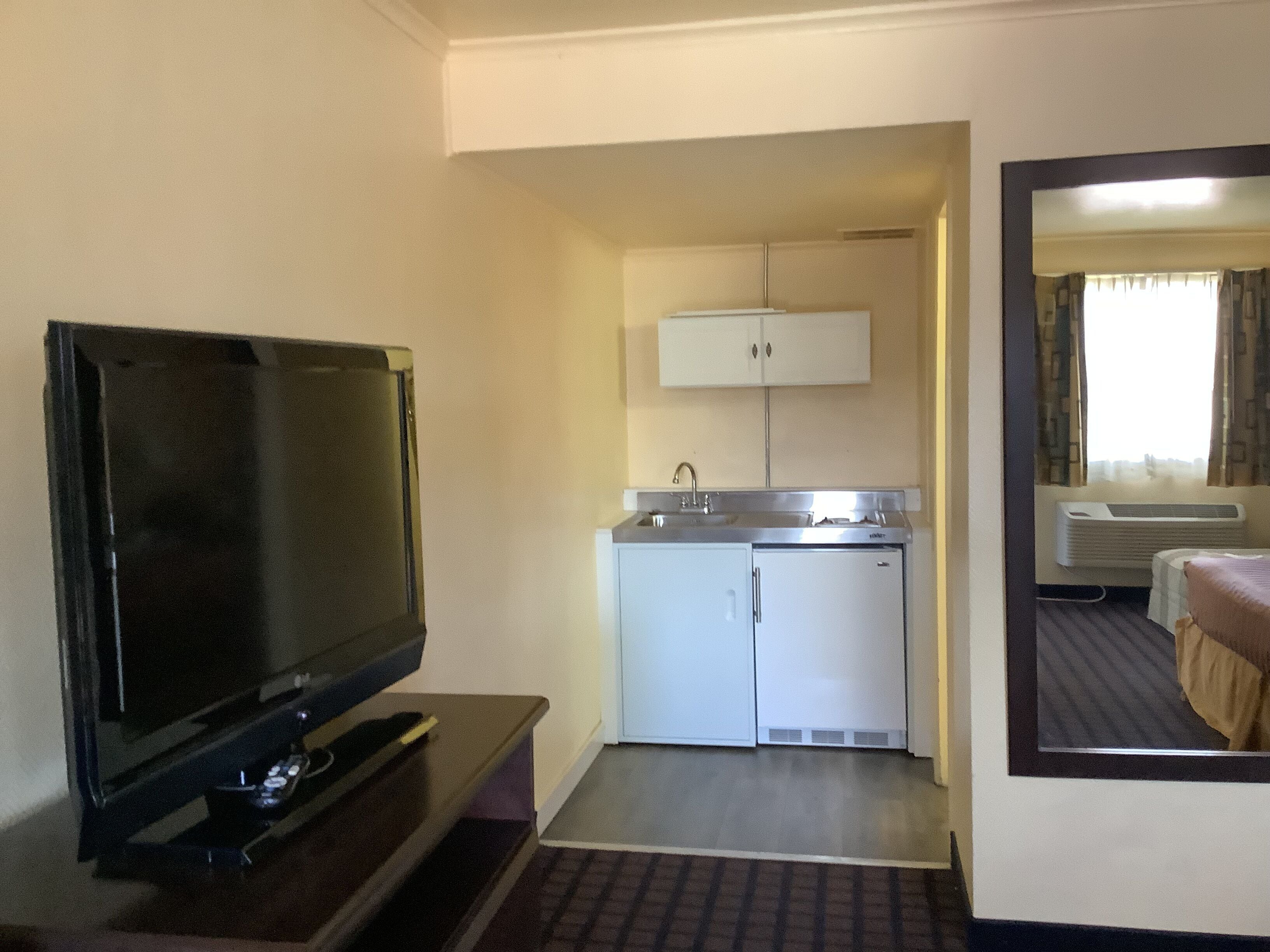 Silver Spur Vintage Inn & Suites — photo 15