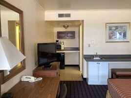 Quarto | Área de estar | TV de tela plana 36 polegadas com canais a cabo, impressoras