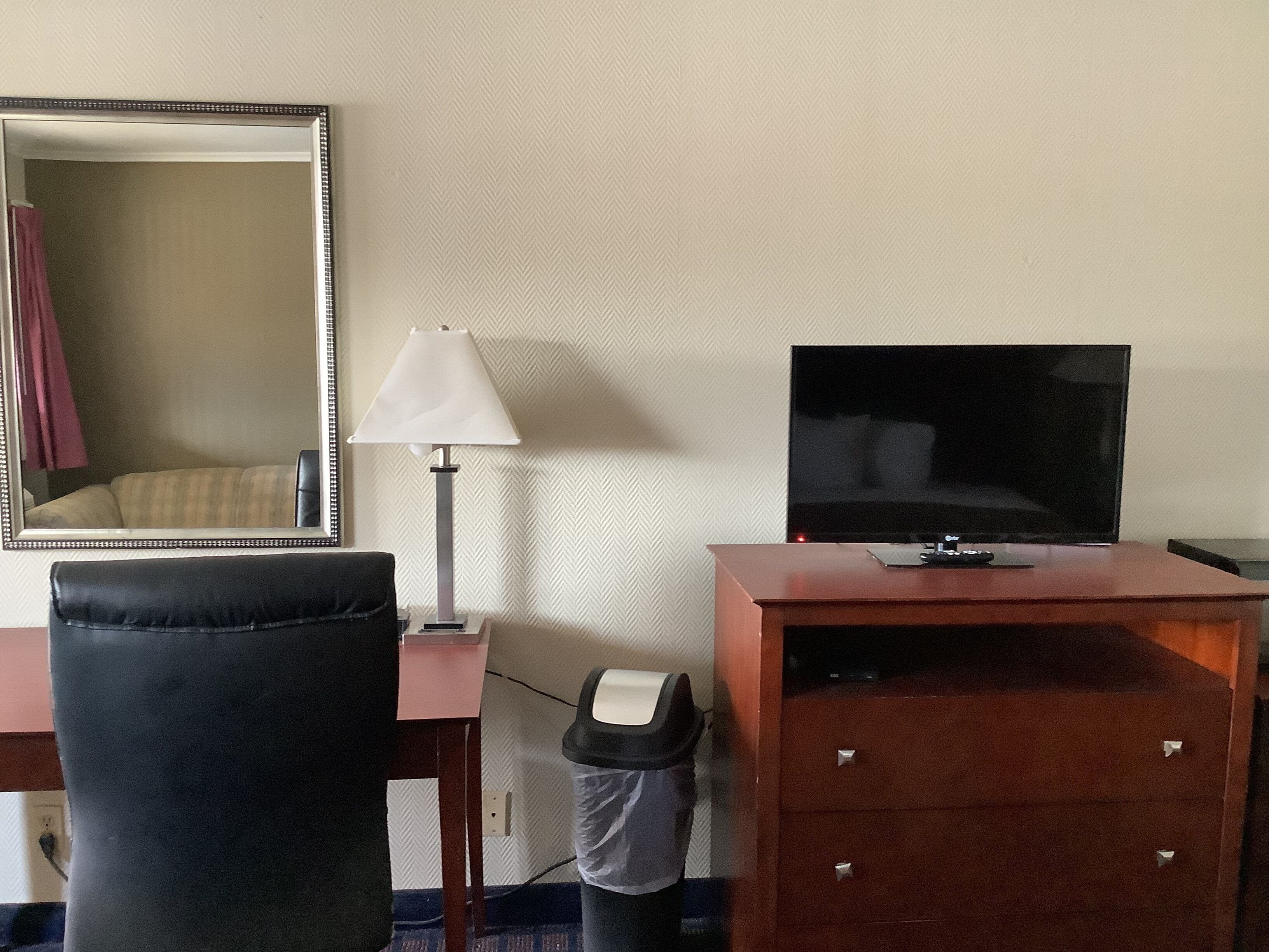 Silver Spur Vintage Inn & Suites — photo 3
