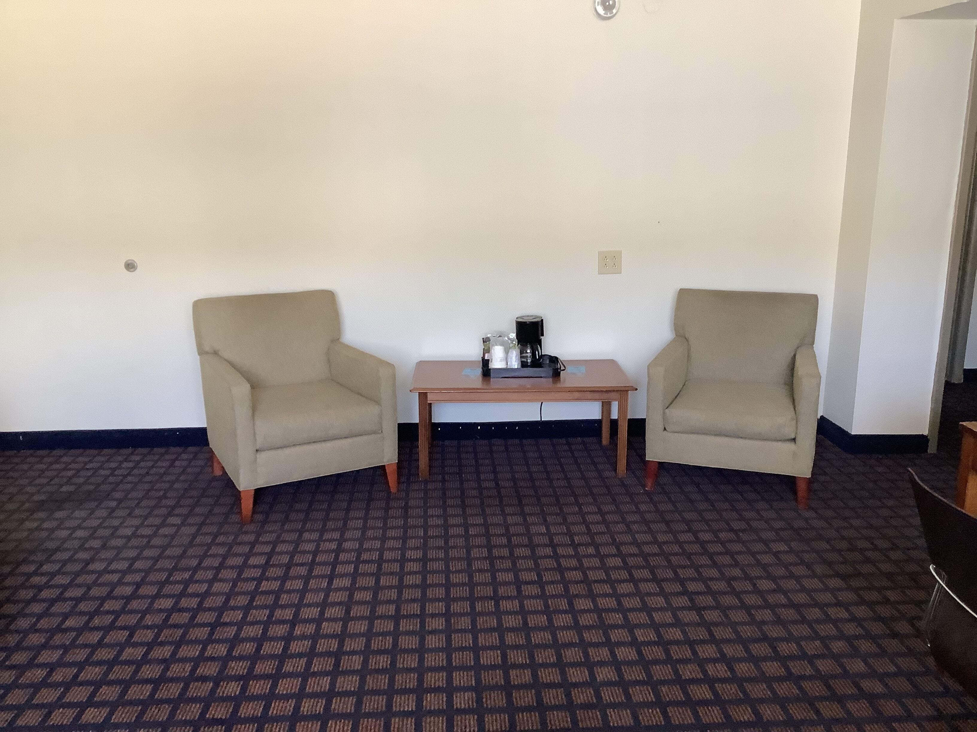 Silver Spur Vintage Inn & Suites — photo 14