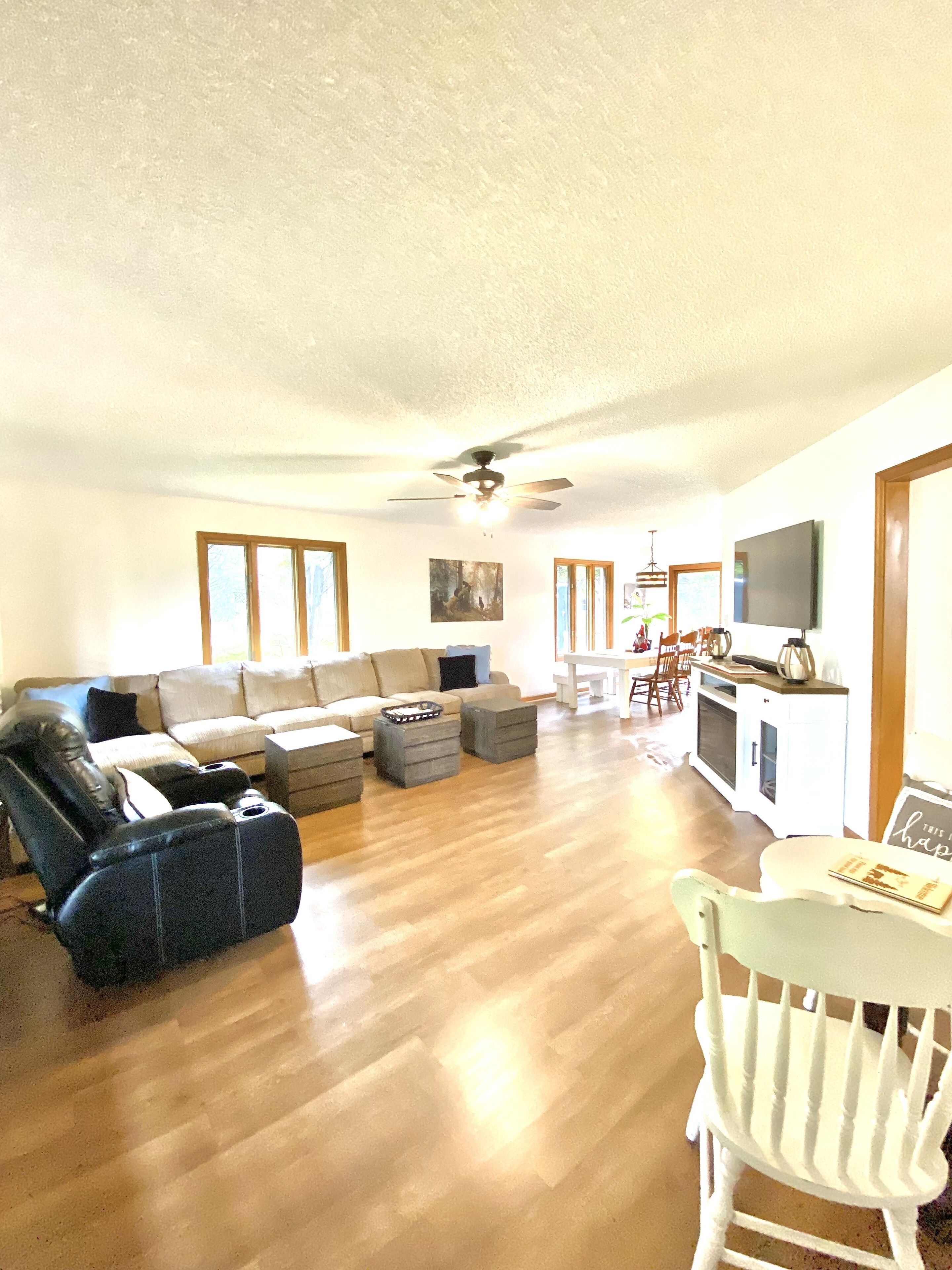 Smart TV, fireplace, DVD player, books