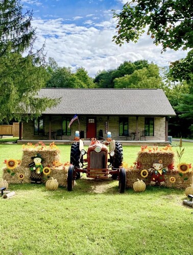 Couzin Sid’s Farmhouse in Wears Valley between Pigeon Forge and Townsend