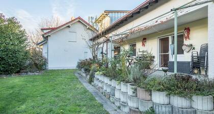 Ferienwohnung 'Sonnenschein' mit Terrasse, Gemeinschaftsgarten und WLAN
