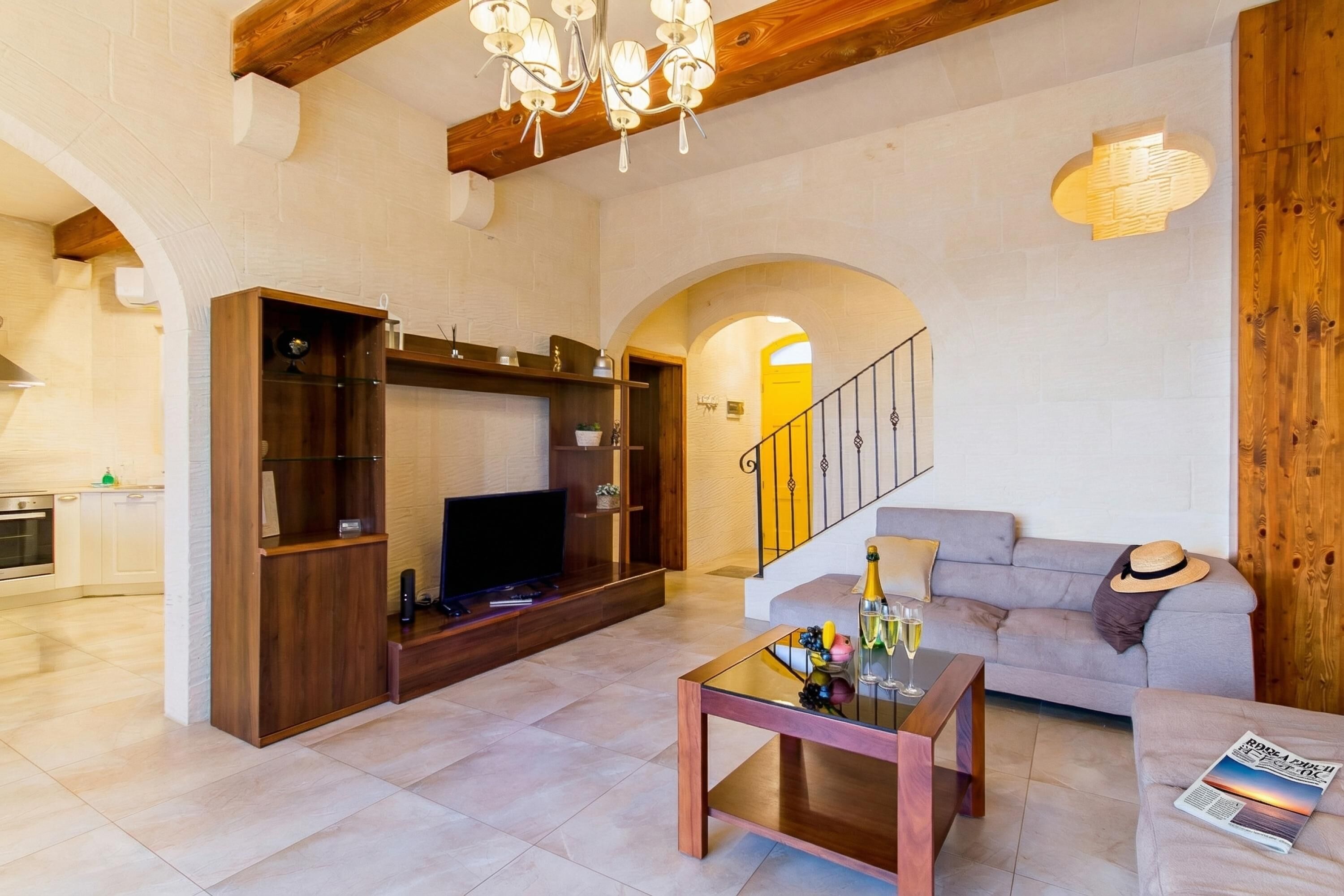 Familienhaus, Mehrere Schlafzimmer (Inni Gozitan Farmhouse Private Pool) | Wohnbereich | 21-Zoll-Fernseher mit Kabelempfang, Kamin