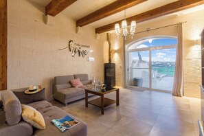 21-inch TV with cable channels, fireplace