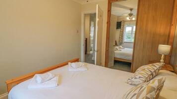 Cottage | 3 bedrooms, individually decorated, individually furnished, free WiFi