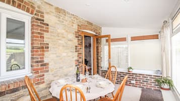 Cottage | Private kitchen | Fridge, dishwasher, electric kettle, toaster