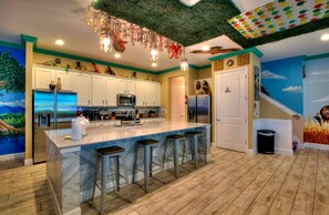 冰箱、微波炉、烤箱、炉灶