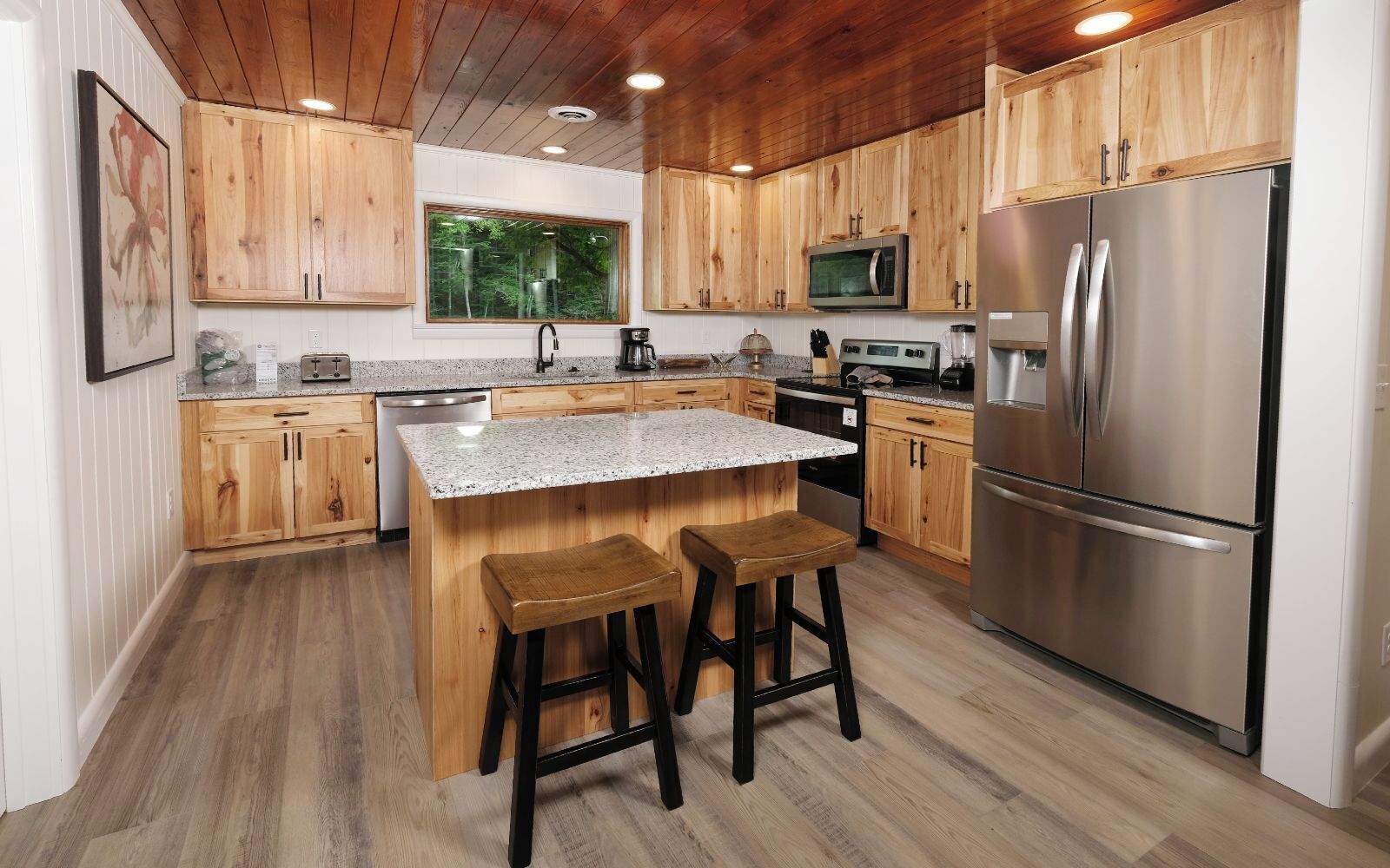 冷蔵庫、電子レンジ、オーブン、コンロ