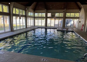 Sisäuima-allas, ulkouima-allas